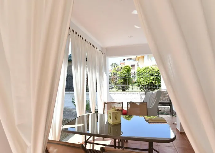 Octopus House 1 Min From The Of Semesterbostad